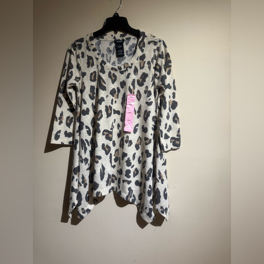 NEW Women’s PREMISE Tunic Shirt Top Tan Brown Leopard Print Size Small